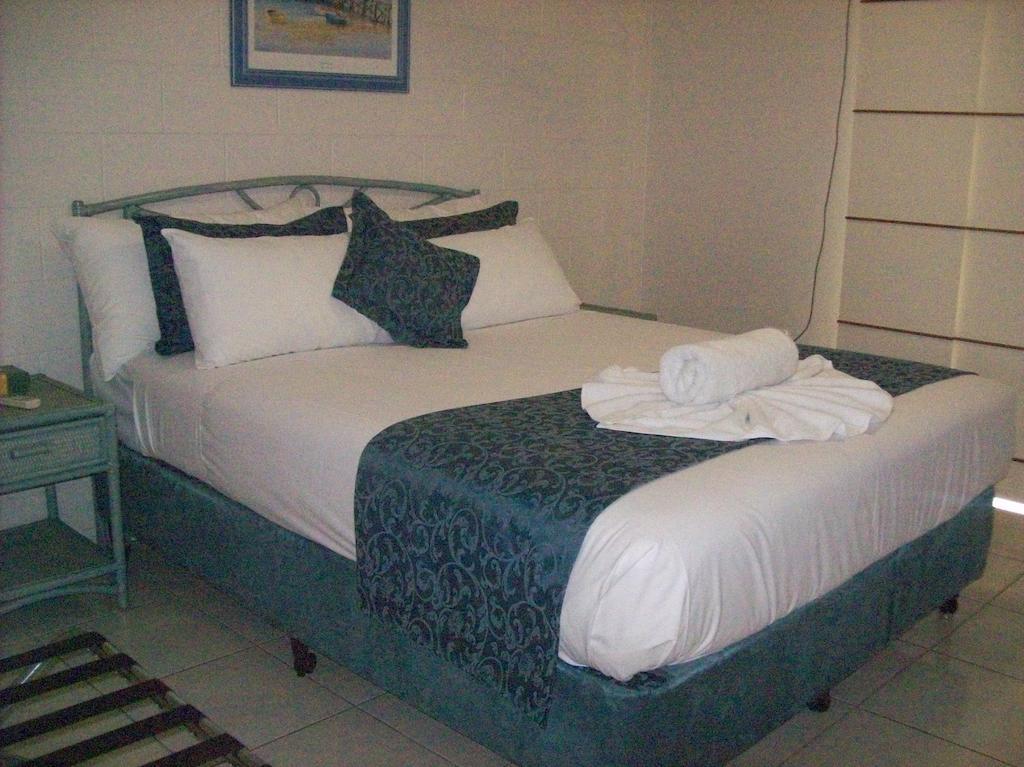 South Gladstone Motel Room photo