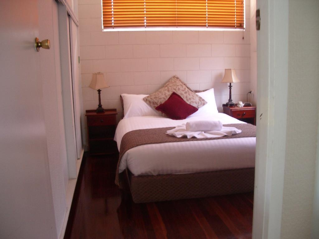 South Gladstone Motel Room photo